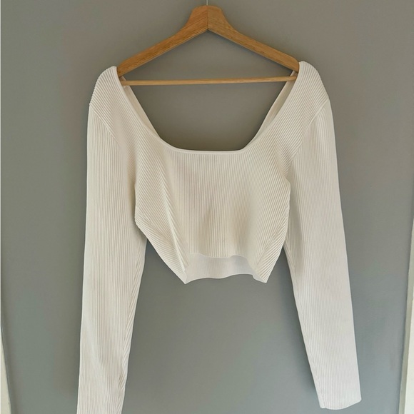 Aritzia Babaton Countour long sleeve ribbed top - Picture 3 of 3